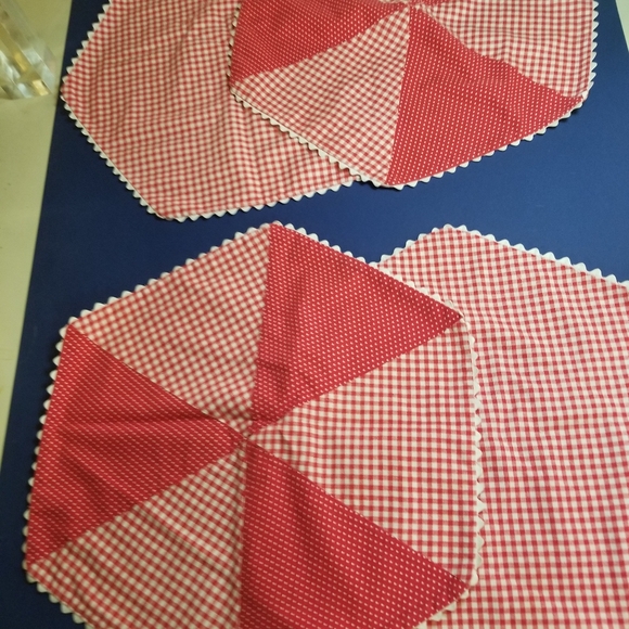 Red & white gingham & polka dot placemats Set of 4 - Picture 2 of 5